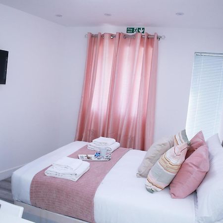 Harrow Luxury Flat With Free Parking. Apartment London Bagian luar foto