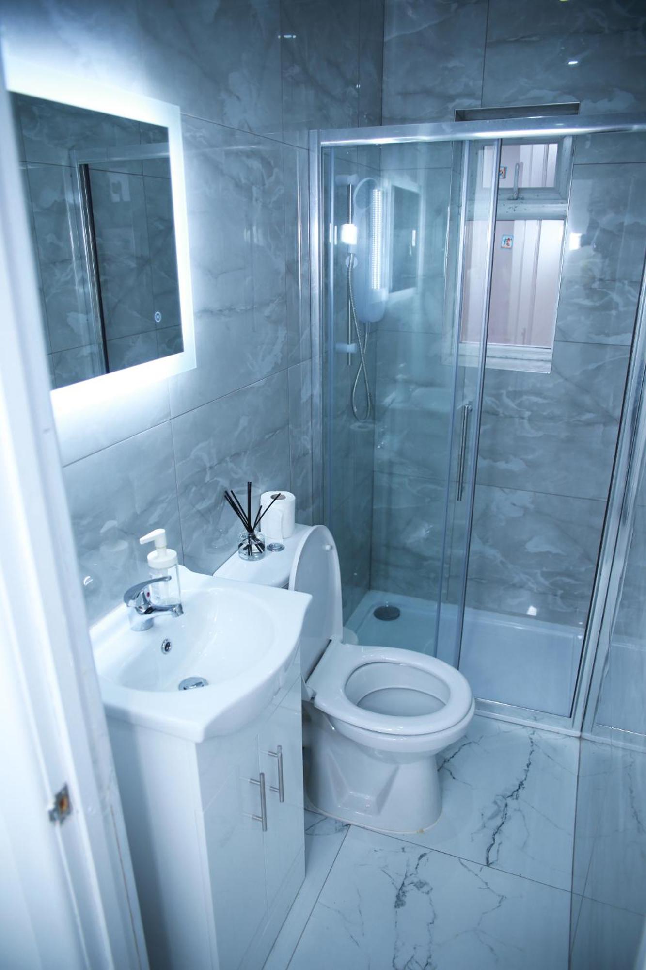 Harrow Luxury Flat With Free Parking. Apartment London Ruang foto