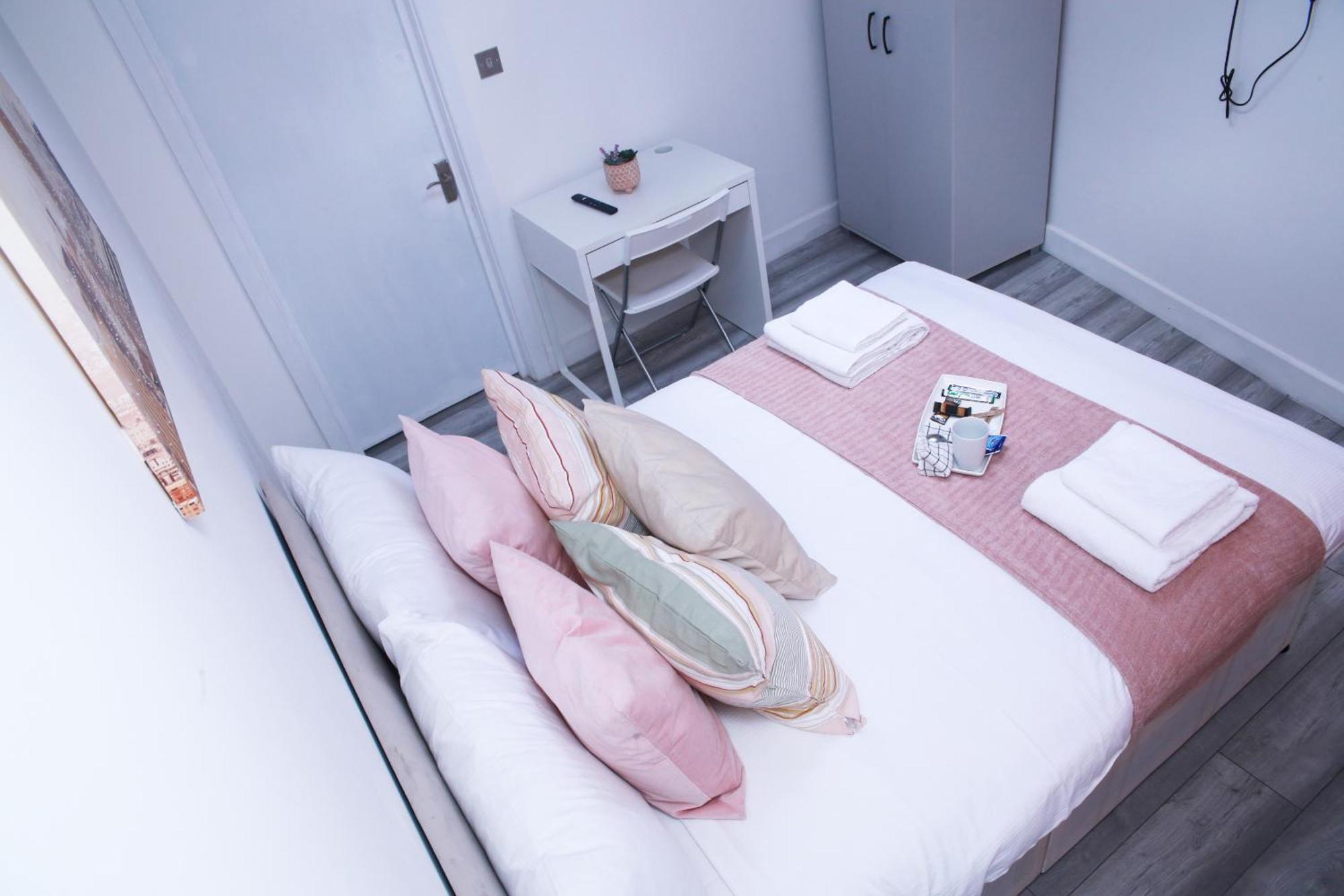Harrow Luxury Flat With Free Parking. Apartment London Bagian luar foto
