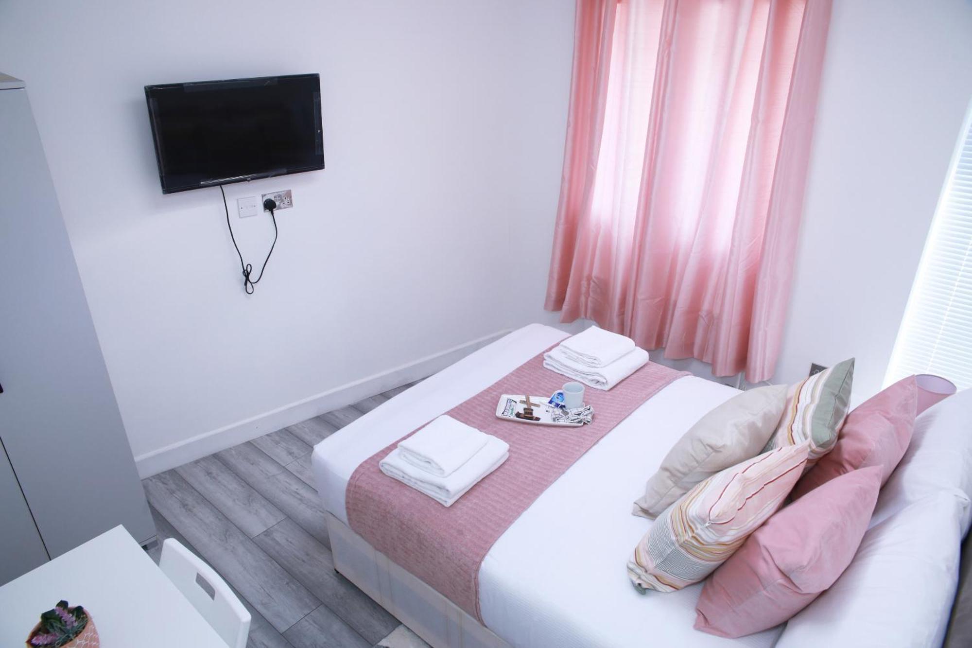 Harrow Luxury Flat With Free Parking. Apartment London Bagian luar foto