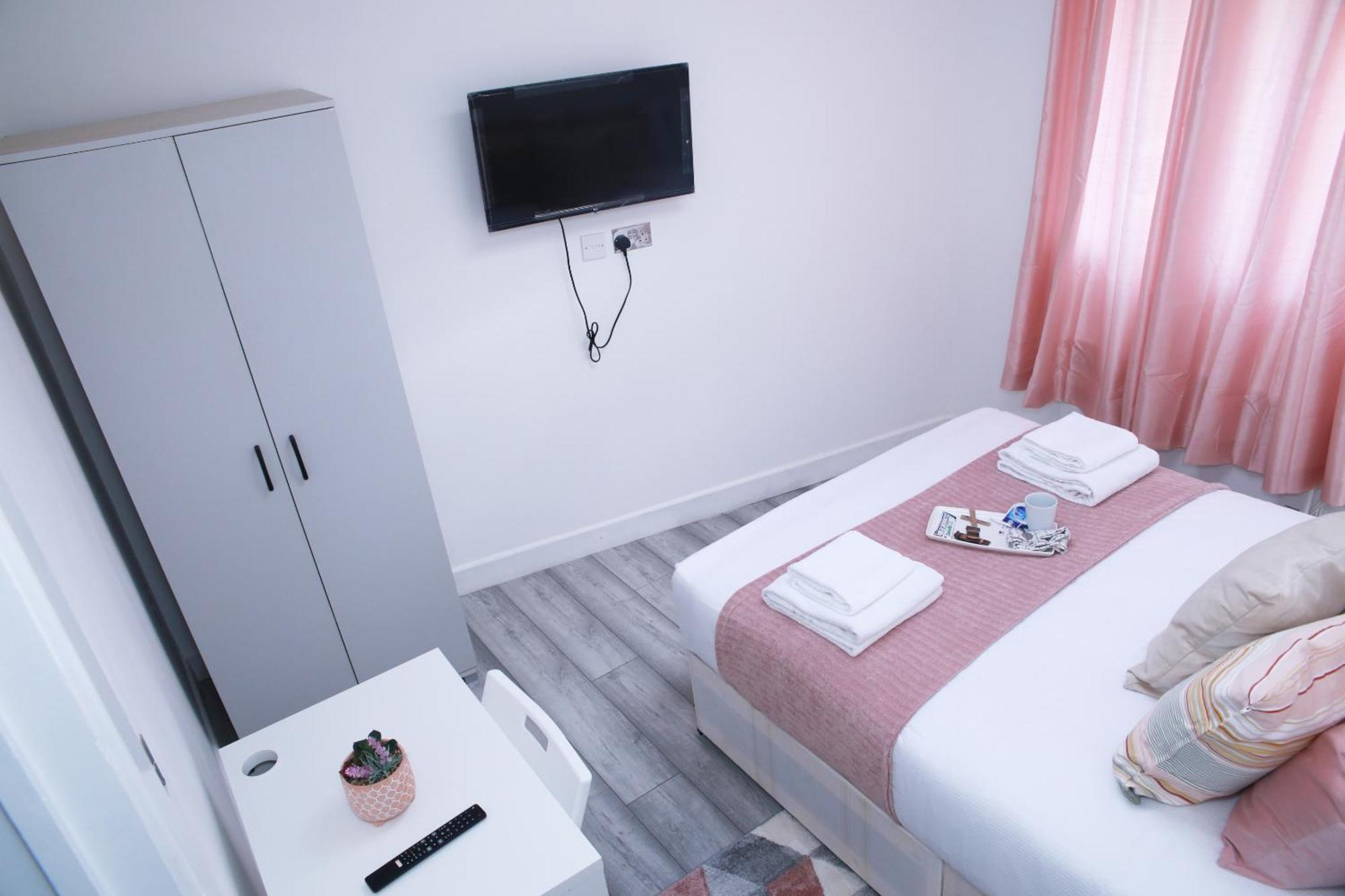 Harrow Luxury Flat With Free Parking. Apartment London Bagian luar foto