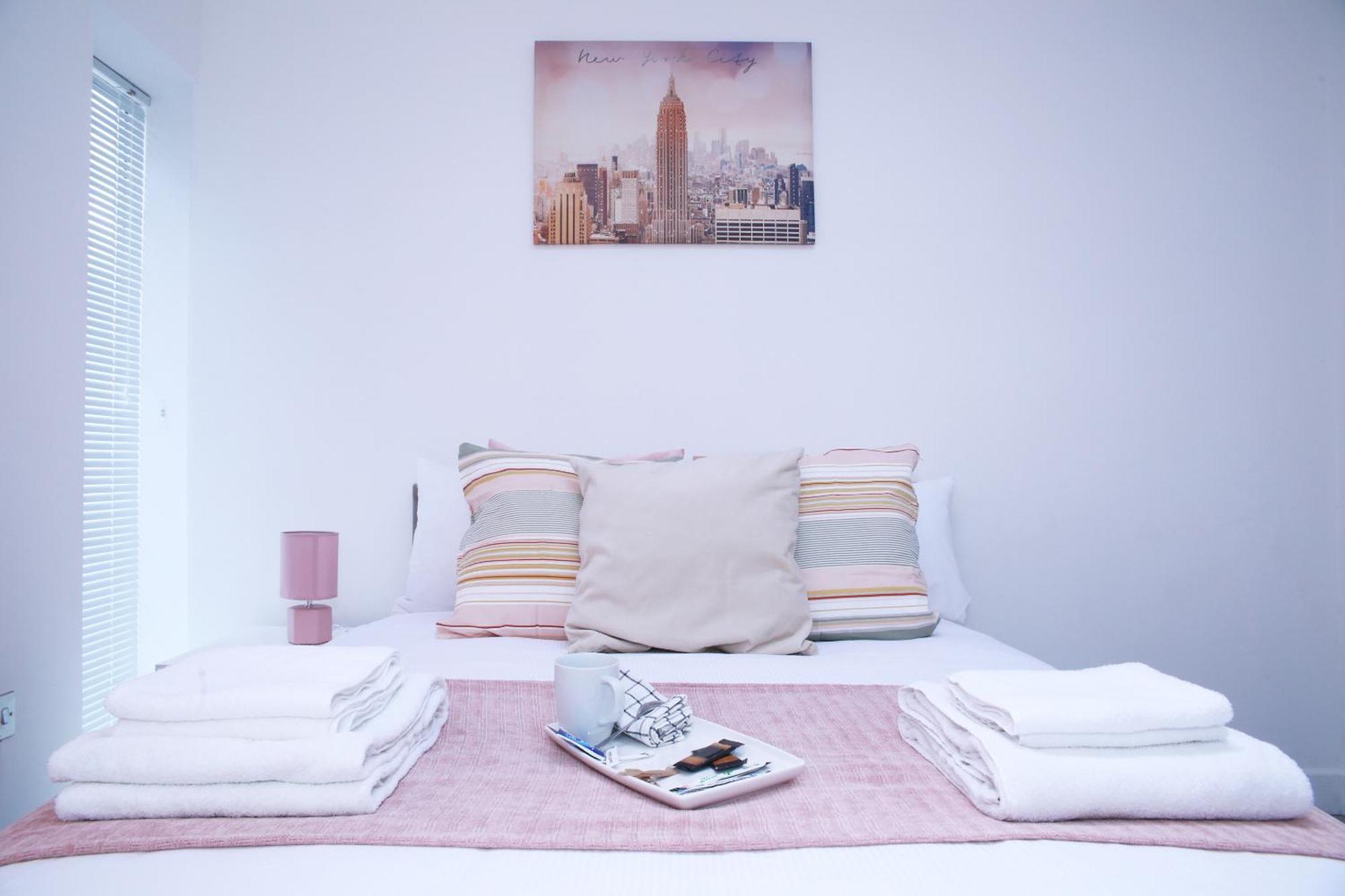 Harrow Luxury Flat With Free Parking. Apartment London Bagian luar foto