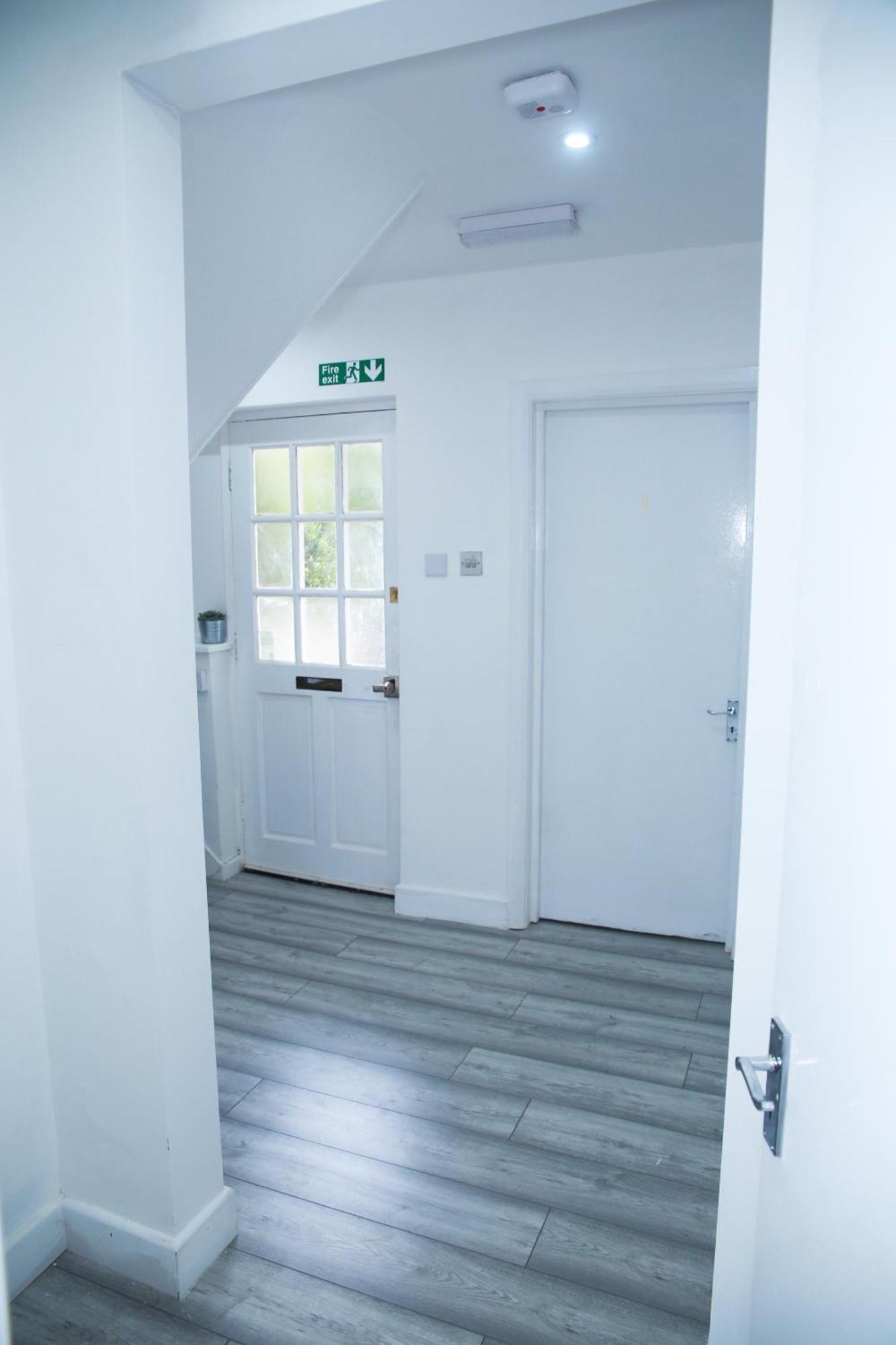 Harrow Luxury Flat With Free Parking. Apartment London Bagian luar foto