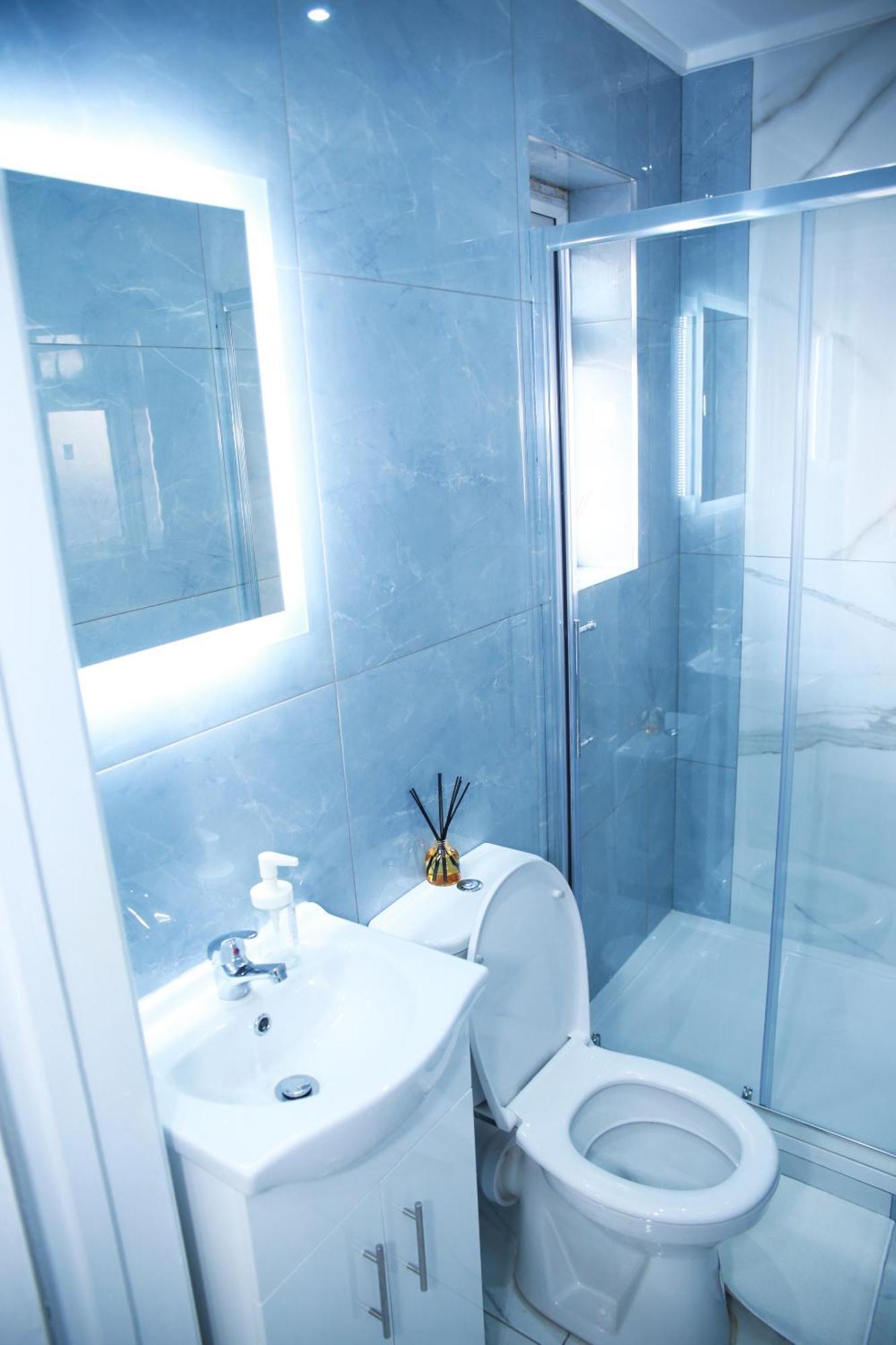 Harrow Luxury Flat With Free Parking. Apartment London Bagian luar foto