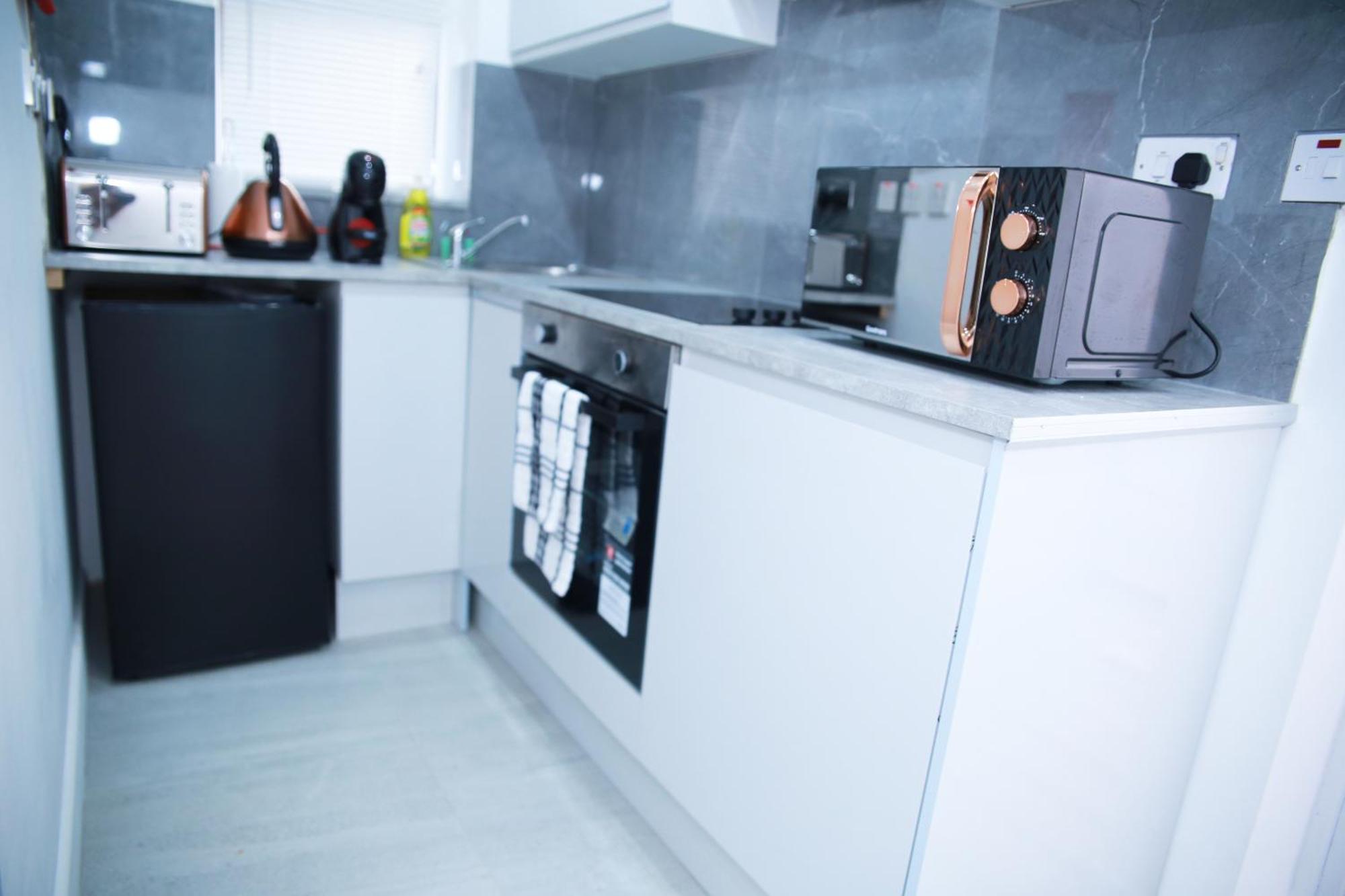 Harrow Luxury Flat With Free Parking. Apartment London Bagian luar foto